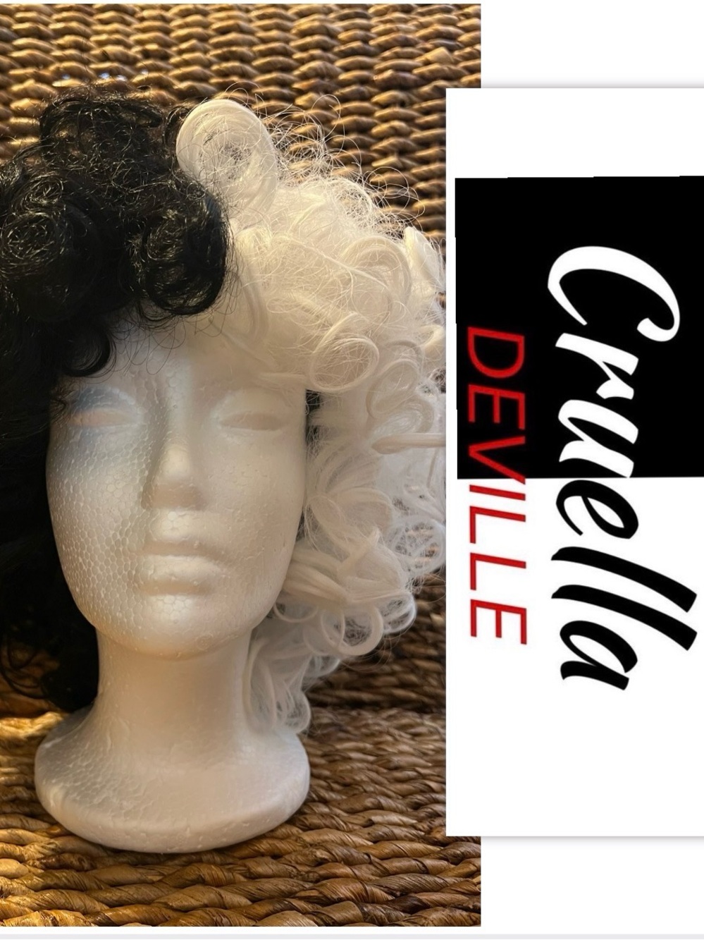 Cruella deVil Cosplay Wig